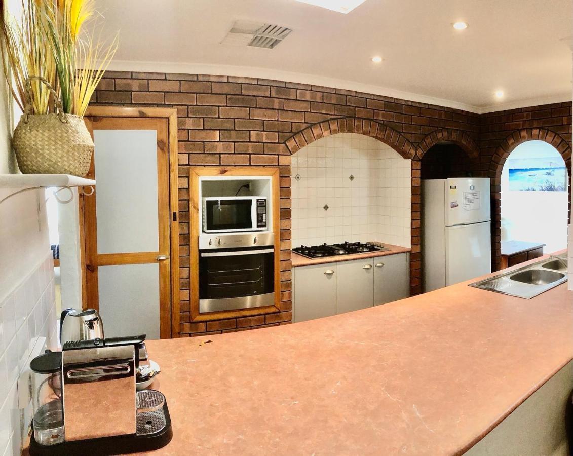 Beach House Opposite Ocean 4 Bed 2 Bathroom With Pool Geraldton Luaran gambar