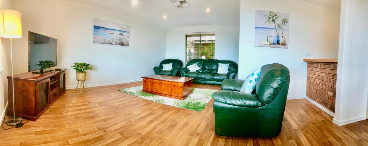 Beach House Opposite Ocean 4 Bed 2 Bathroom With Pool Geraldton Luaran gambar