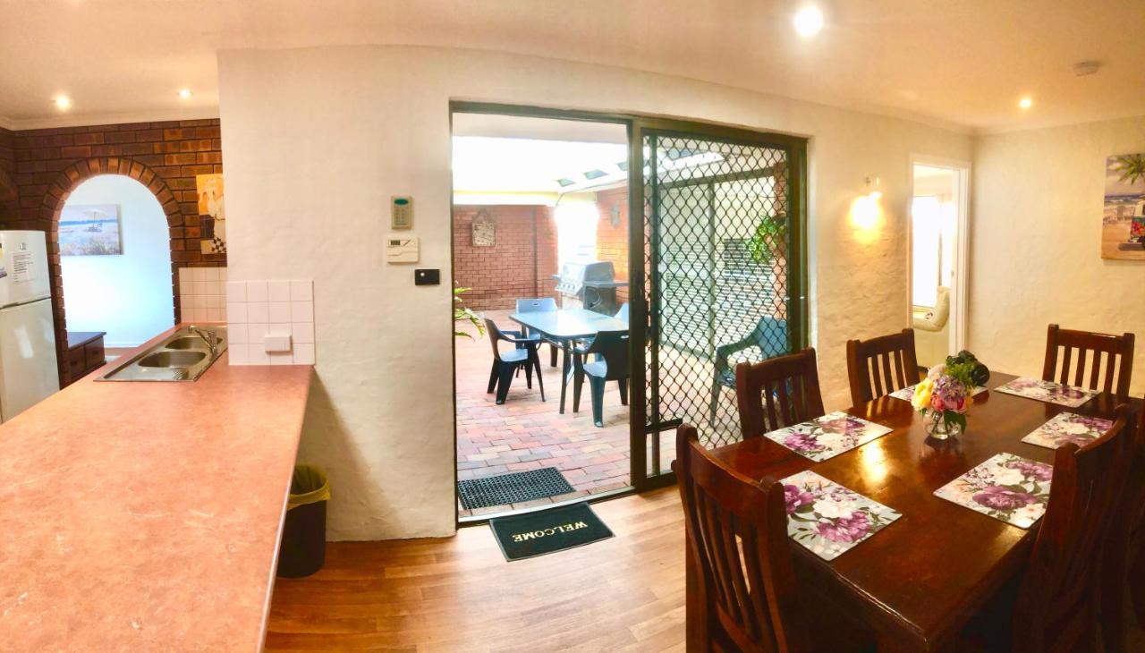Beach House Opposite Ocean 4 Bed 2 Bathroom With Pool Geraldton Luaran gambar