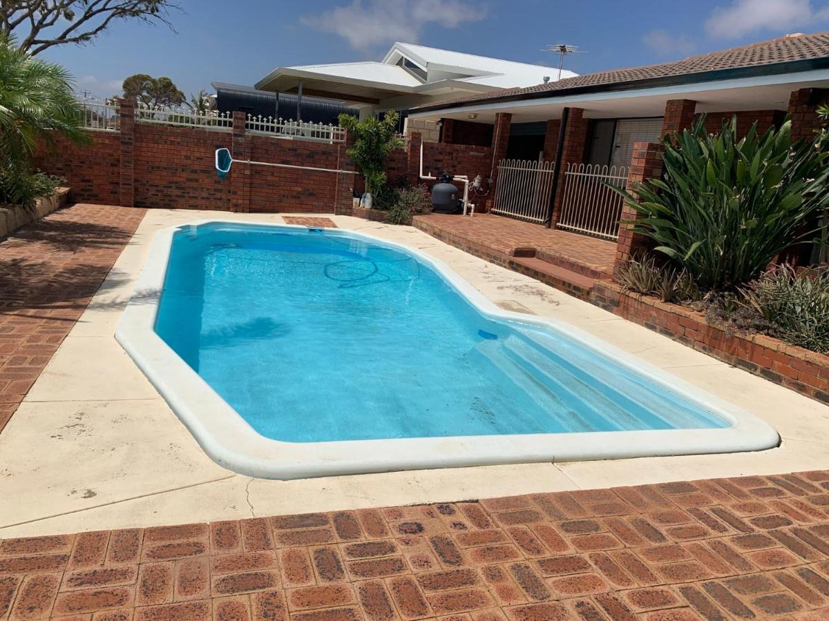 Beach House Opposite Ocean 4 Bed 2 Bathroom With Pool Geraldton Luaran gambar