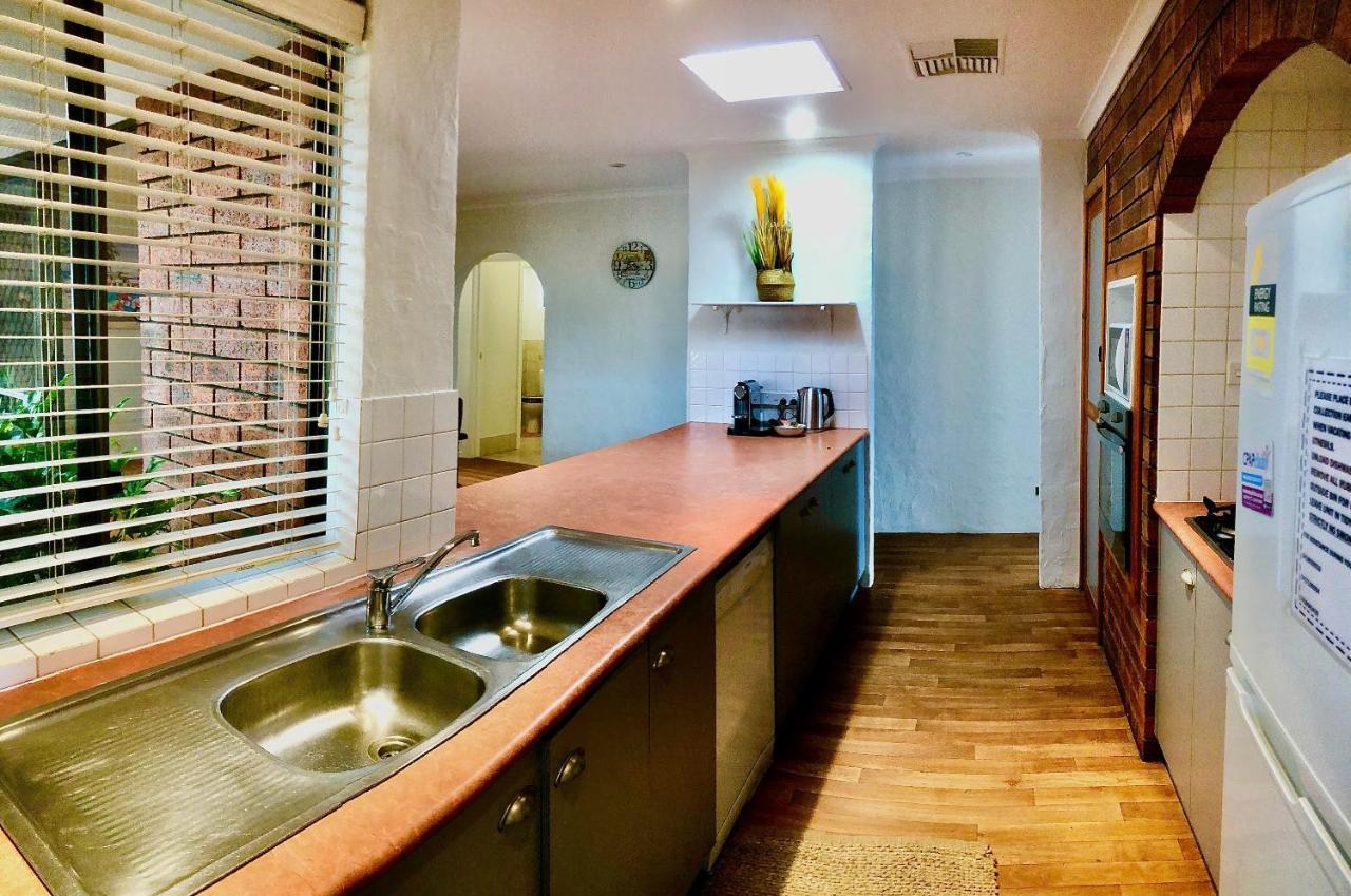 Beach House Opposite Ocean 4 Bed 2 Bathroom With Pool Geraldton Luaran gambar