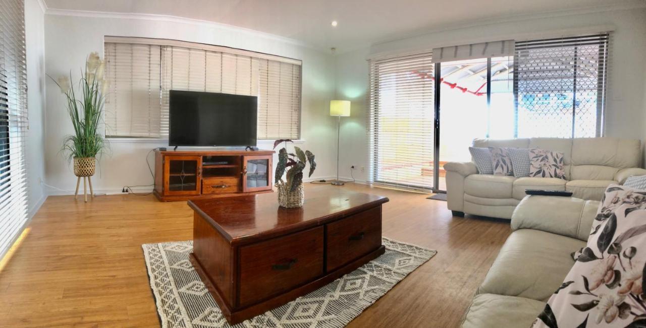 Beach House Opposite Ocean 4 Bed 2 Bathroom With Pool Geraldton Luaran gambar